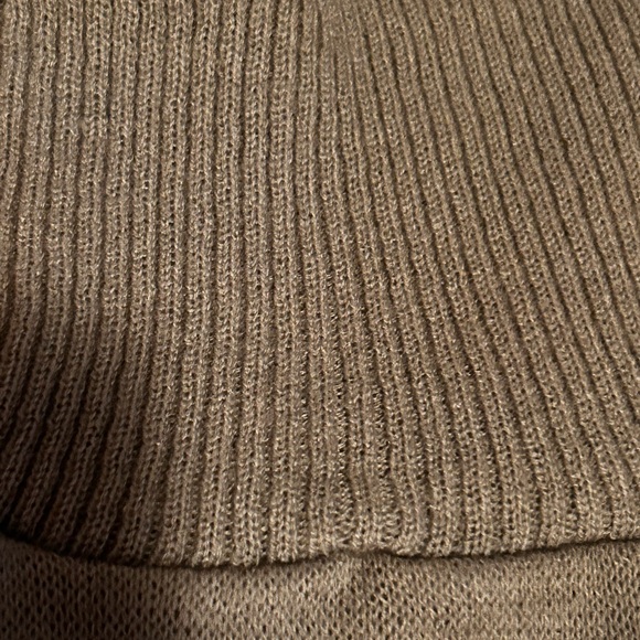 Neiman Marcus Japanese Green Acrylic Turtlneck Top - Picture 2 of 5